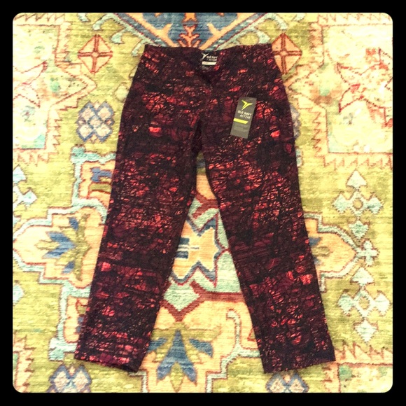 Old Navy Active Go-dry leggings red graphic print - Picture 1 of 4